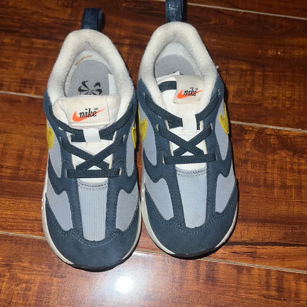 Nike toddler shoes